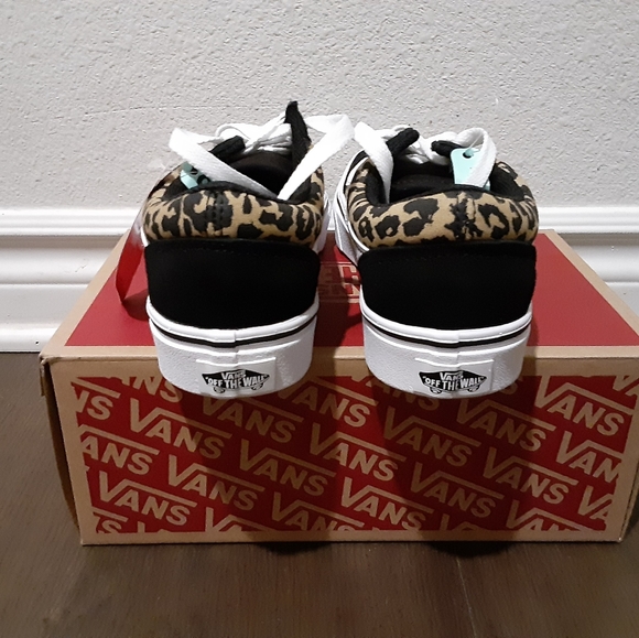 Vans - Picture 3 of 4